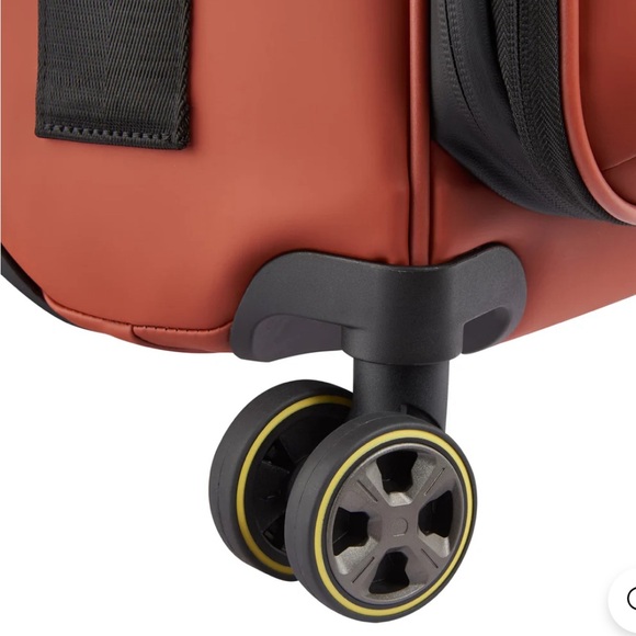 Delsey Paris Turenne SOFT
EXPANDABLE CARRY-ON SPINNER 14.25 x 10.5 x 21.75 IN - Picture 11 of 16